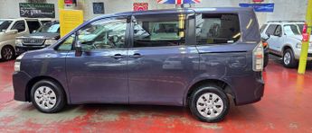Toyota Voxy AUTO +4WD
