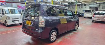 Toyota Voxy AUTO +4WD