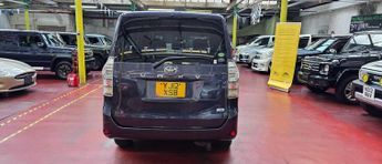 Toyota Voxy AUTO +4WD