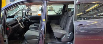 Toyota Voxy AUTO +4WD