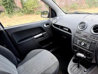 Ford Fusion 1.6 Plus 5dr