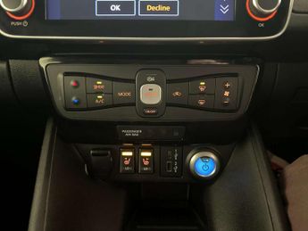 Nissan Leaf 40kWh Tekna Hatchback 5dr Electric Auto (150 ps)