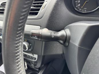 Renault Megane 1.6 16V Dynamique Euro 5 5dr