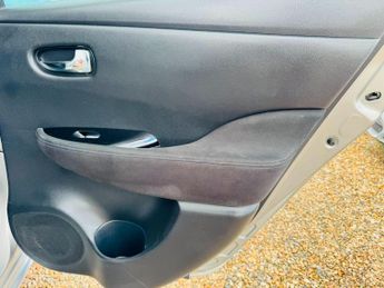 Nissan Leaf 24kWh Acenta Auto 5dr