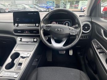 Hyundai Kona 64kWh Premium SUV 5dr Electric Auto (10.5kW Charger) (204 ps)