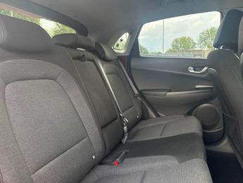 Hyundai Kona 64kWh Premium SUV 5dr Electric Auto (10.5kW Charger) (204 ps)