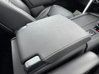 Land Rover Discovery 3.0 D300 MHEV R-Dynamic HSE Auto 4WD Euro 6 (s/s) 5dr