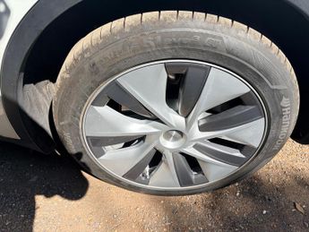 Tesla Model Y Auto RWD 5dr