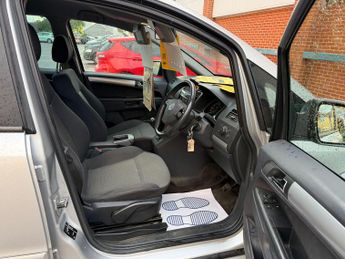 Vauxhall Zafira 1.6 16V Exclusiv MPV 5dr Petrol Manual Euro 5 (115 ps)