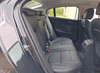 Jaguar XE 2.0d Prestige Auto Euro 6 (s/s) 4dr