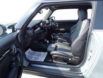 MINI Electric Hatch Cooper SE 32.6kWh Level 2 Auto 3dr