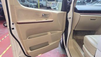 Nissan Elgrand E51 XL model 3.5 Recliners Sunroof