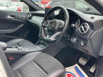 Mercedes-Benz GLA 2.1 GLA220d AMG Line (Premium Plus) 7G-DCT 4MATIC Euro 6 (s/s) 5