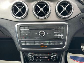Mercedes-Benz GLA 2.1 GLA220d AMG Line (Premium Plus) 7G-DCT 4MATIC Euro 6 (s/s) 5