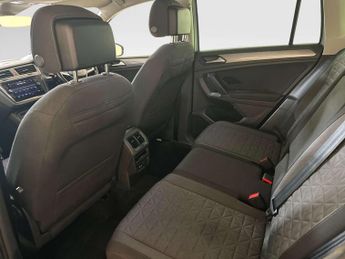 Volkswagen Tiguan 1.4 TSI 13kWh Life SUV 5dr Petrol Plug-in Hybrid DSG Euro 6 (s/s