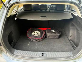 MG MG5 61.1kWh Exclusive Long Range Auto 5dr