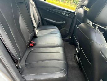 MG MG5 61.1kWh Exclusive Long Range Auto 5dr