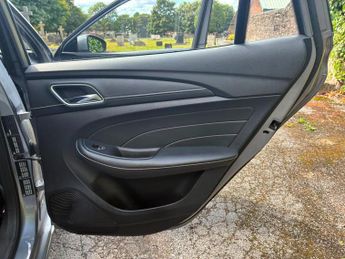 MG MG5 61.1kWh Exclusive Long Range Auto 5dr