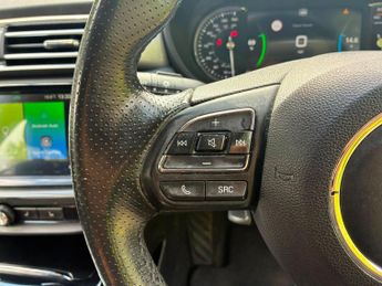 MG MG5 61.1kWh Exclusive Long Range Auto 5dr