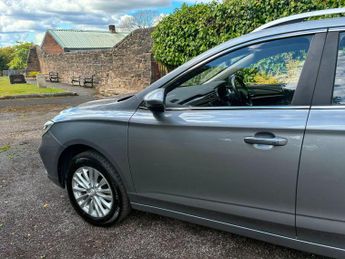 MG MG5 61.1kWh Exclusive Long Range Auto 5dr