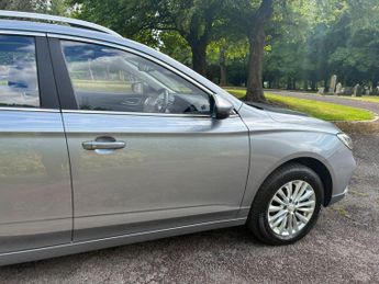 MG MG5 61.1kWh Exclusive Long Range Auto 5dr