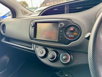 Toyota Yaris 1.33 Dual VVT-i Design Multidrive S Euro 6 5dr