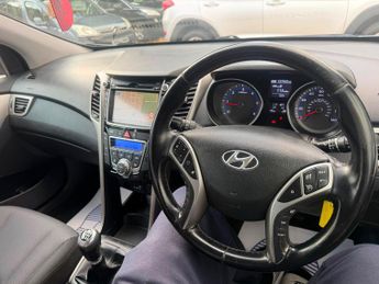 Hyundai i30 1.6 CRDi Blue Drive Style Nav Tourer Euro 5 (s/s) 5dr