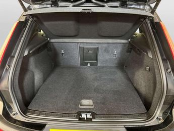 Volvo XC40 2.0 B3 MHEV Core SUV 5dr Petrol Hybrid DCT Auto Euro 6 (s/s) (16