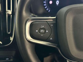 Volvo XC40 2.0 B3 MHEV Core SUV 5dr Petrol Hybrid DCT Auto Euro 6 (s/s) (16