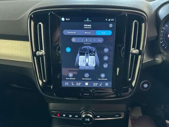 Volvo XC40 2.0 B3 MHEV Core SUV 5dr Petrol Hybrid DCT Auto Euro 6 (s/s) (16