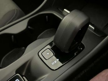Volvo XC40 2.0 B3 MHEV Core SUV 5dr Petrol Hybrid DCT Auto Euro 6 (s/s) (16