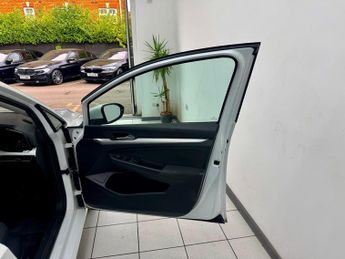 Volkswagen Golf 1.5 eTSI MHEV Life DSG Euro 6 (s/s) 5dr