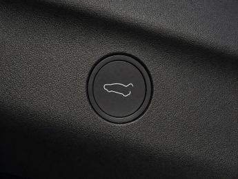 Tesla Model Y (Dual Motor) Long Range Auto 4WDE 5dr