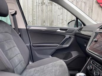 Volkswagen Tiguan 2.0 TDI SEL DSG Euro 6 (s/s) 5dr