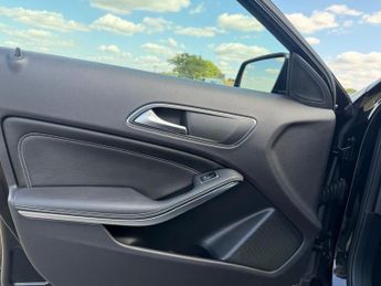 Mercedes-Benz GLA 1.6 GLA180 Urban Edition 7G-DCT Euro 6 (s/s) 5dr