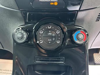 Ford Fiesta 1.0T EcoBoost Zetec Powershift Euro 6 5dr