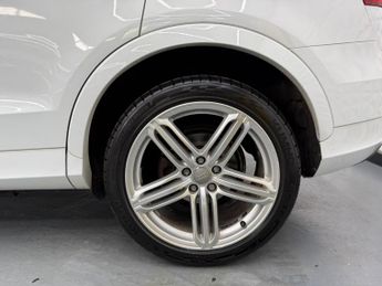 Audi Q3 2.0 TDI S line S Tronic quattro Euro 5 (s/s) 5dr