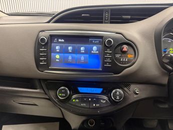 Toyota Yaris 1.5 VVT-h Icon Tech E-CVT Euro 6 (s/s) 5dr