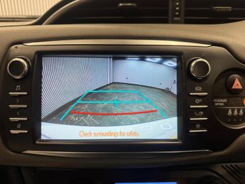 Toyota Yaris 1.5 VVT-h Icon Tech E-CVT Euro 6 (s/s) 5dr