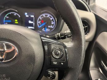 Toyota Yaris 1.5 VVT-h Icon Tech E-CVT Euro 6 (s/s) 5dr