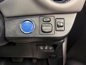 Toyota Yaris 1.5 VVT-h Icon Tech E-CVT Euro 6 (s/s) 5dr