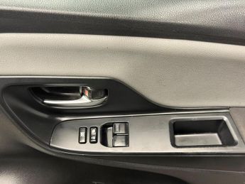 Toyota Yaris 1.5 VVT-h Icon Tech E-CVT Euro 6 (s/s) 5dr