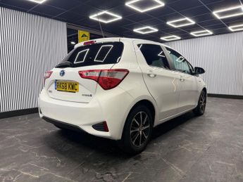 Toyota Yaris 1.5 VVT-h Icon Tech E-CVT Euro 6 (s/s) 5dr