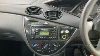 Ford Focus 1.6i 16v Ghia 5dr