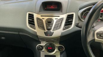 Ford Focus 1.6i 16v Ghia 5dr