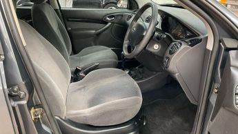 Ford Focus 1.6i 16v Ghia 5dr