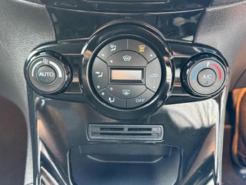 Ford Fiesta 1.0T EcoBoost Titanium Powershift Euro 6 5dr