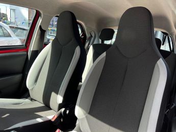 Toyota AYGO 1.0 VVT-i x-play x-shift Euro 6 5dr