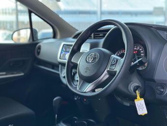 Toyota Yaris 1.33 Dual VVT-i Design Hatchback 5dr Petrol Multidrive S Euro 6 