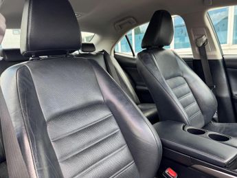 Lexus IS 2.5 300h Advance E-CVT Euro 6 (s/s) 4dr